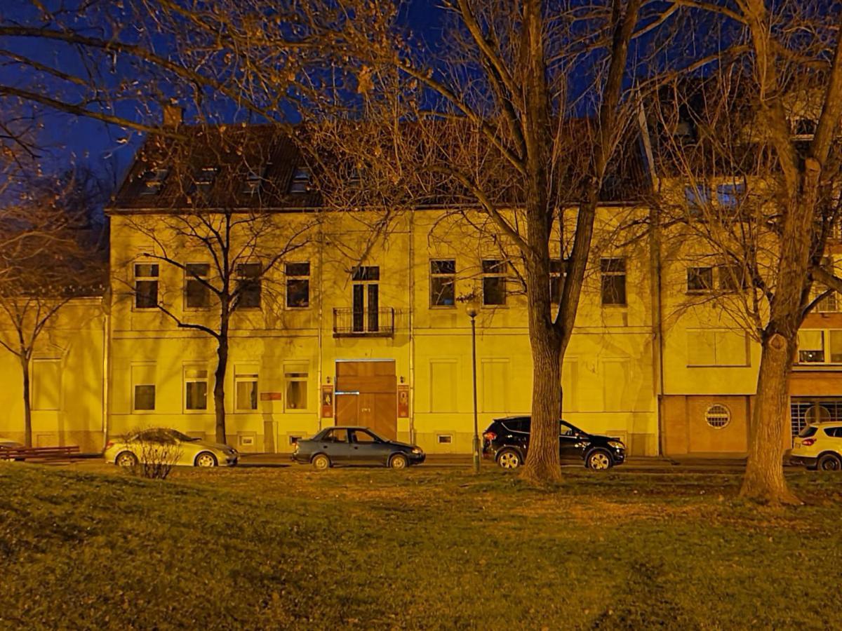 Auberge de jeunesse Romzsa Tódor Kollégium à Szeged Extérieur photo